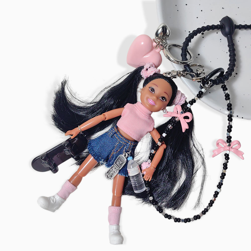 Luxury Bags Girls - ファッションスケートボードガールドールキーホルダー、ボウチェーン付き、トレンディなバッグペンダント、キュートで高級なバッグアクセサリー、ギフト