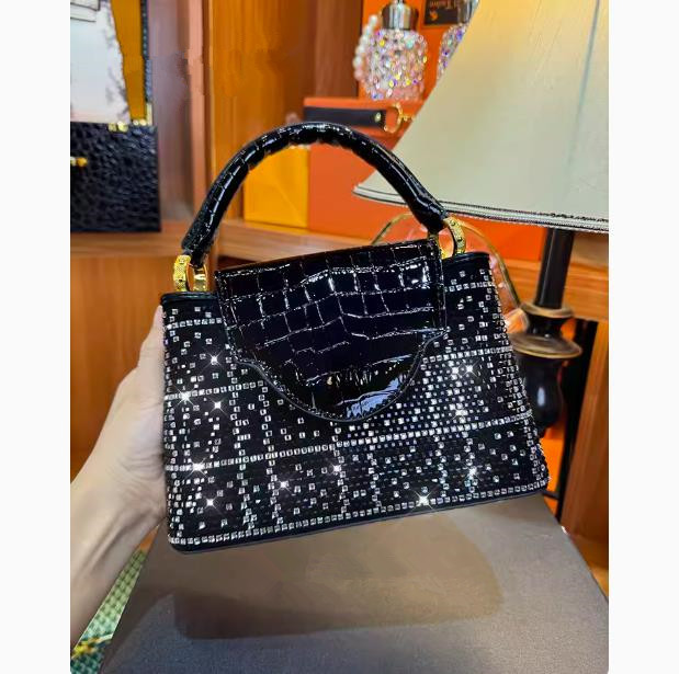 ヨーロッパとアメリカの高級ダイヤモンドがちりばめられたハンド - Luxury Bags Entry のレビューと価格