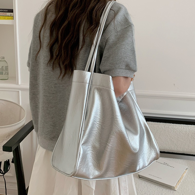 カジュアル大容量トートバッグ通勤デザイナー女性ショルダーバッ - Luxury Bags Trending のレビューと価格