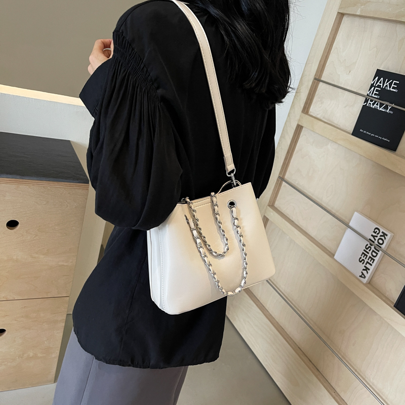 女性用レザーショルダーバッグ,スモールチェーンバケットバッグ - Luxury Y2K Bags のレビューと価格