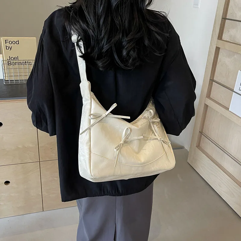 スイートボウデザインクロスボディバッグ レディース 2024 - Luxury Y2K Bags のレビューと価格